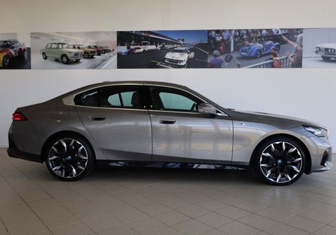BMW 550, 2024