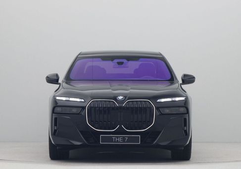 BMW 750, 2026