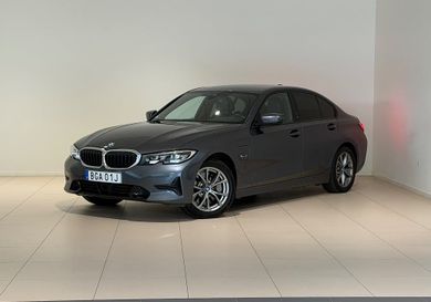 BMW 330, 2022