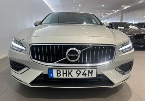 Volvo V60, 2022