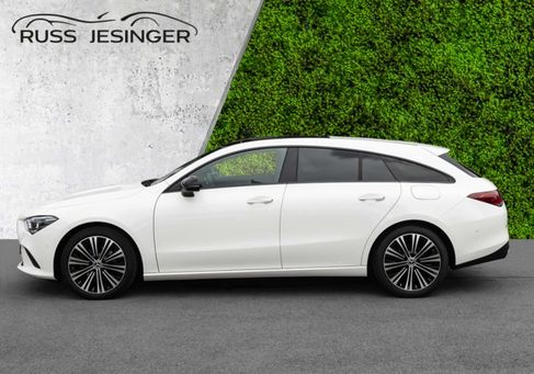 Mercedes-Benz CLA 200, 2022