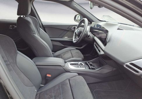 BMW 120, 2025