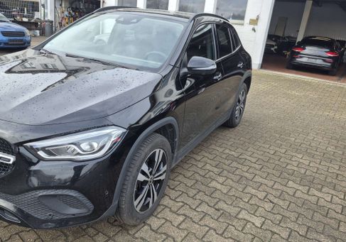 Mercedes-Benz GLA 250, 2022