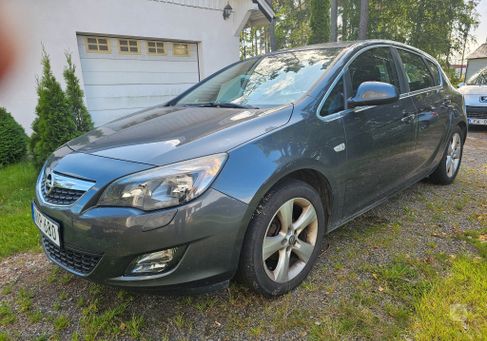 Opel Astra, 2011