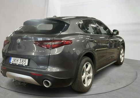 Alfa Romeo Stelvio, 2017