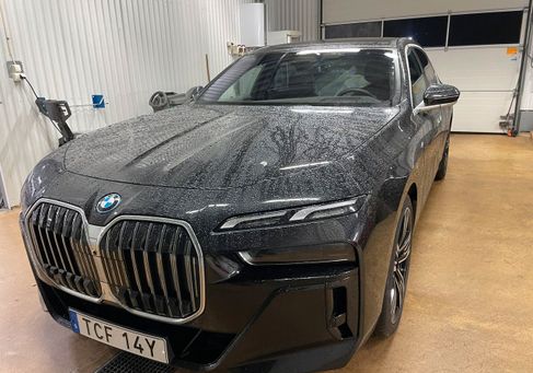 BMW 750, 2024