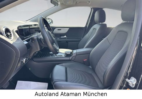 Mercedes-Benz GLA 180, 2023 3