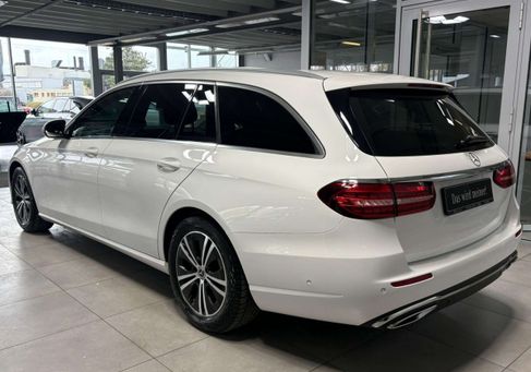 Mercedes-Benz E 220, 2022 3