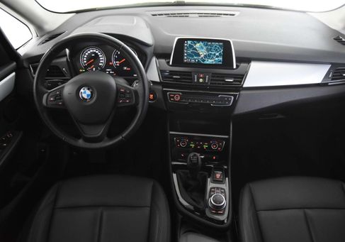 BMW 216, 2021