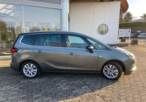 Opel Zafira, 2018