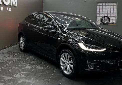 Tesla Model X, 2016
