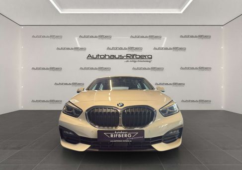 BMW 118, 2022