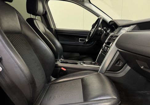 Land Rover, 2019