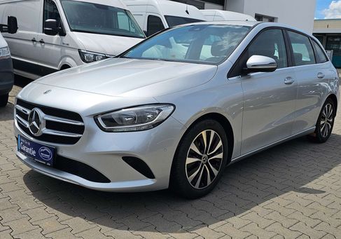 Mercedes-Benz B 180, 2022