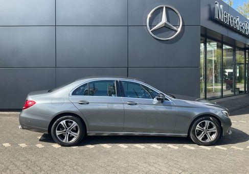 Mercedes-Benz E 200, 2019 3
