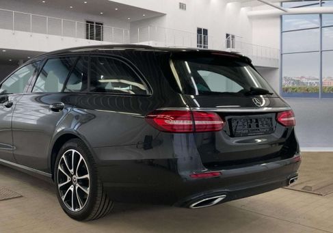 Mercedes-Benz E 400, 2022