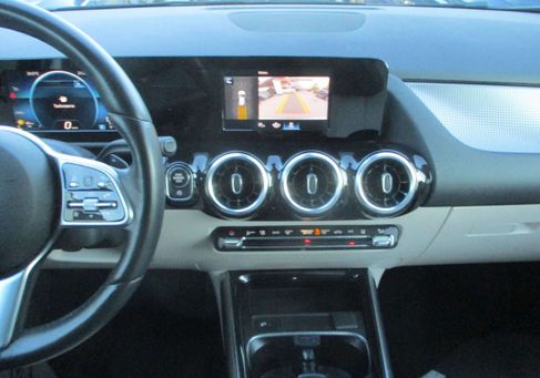 Mercedes-Benz GLA 200, 2022