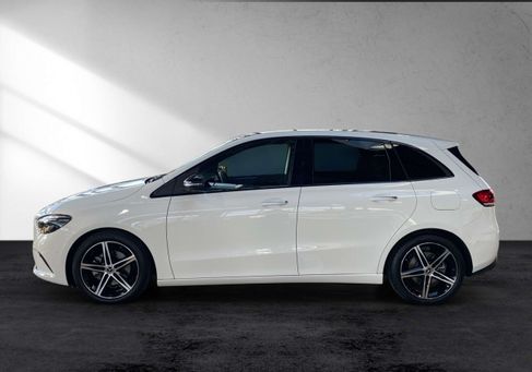 Mercedes-Benz B 200, 2022