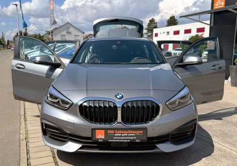 BMW 120, 2023