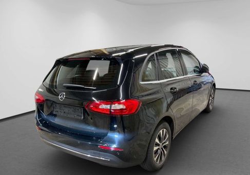 Mercedes-Benz B 180, 2022
