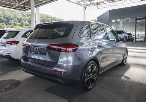 Mercedes-Benz B 180, 2025