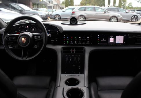 Porsche Taycan, 2020 3