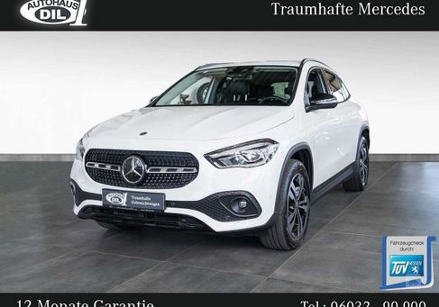 Mercedes-Benz GLA 200, 2021