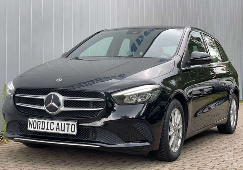 Mercedes-Benz B 180, 2020