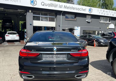 BMW 740, 2017