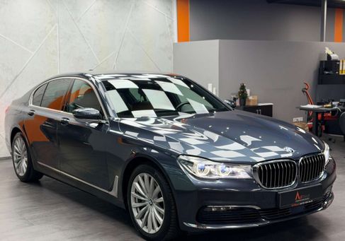 BMW 730, 2017