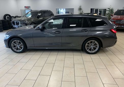 BMW 330, 2021