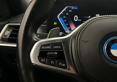 BMW 330, 2023