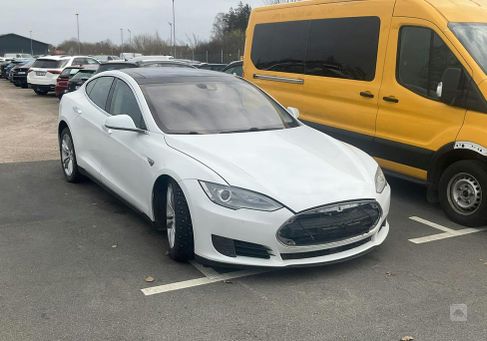 Tesla Model S, 2015