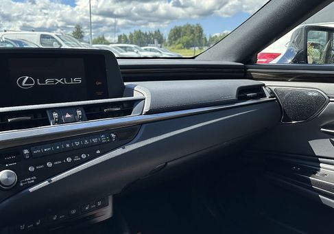 Lexus ES, 2021