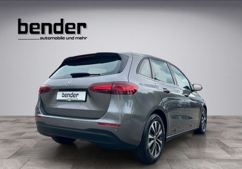 Mercedes-Benz B 180, 2023