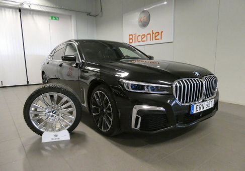BMW 745, 2021