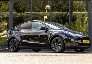 Tesla Model Y, 2024
