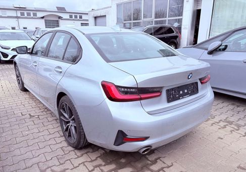 BMW 330, 2020