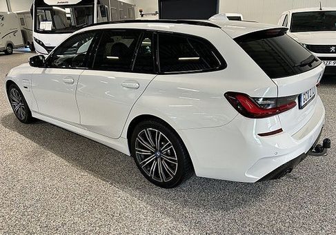 BMW 330, 2022