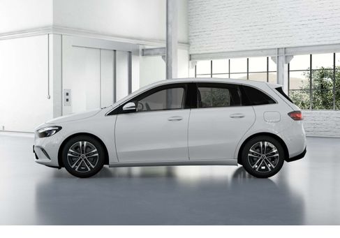 Mercedes-Benz B 180, 2025