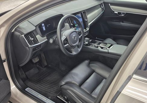Volvo V90, 2023