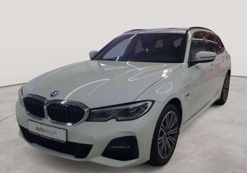 BMW 330, 2022