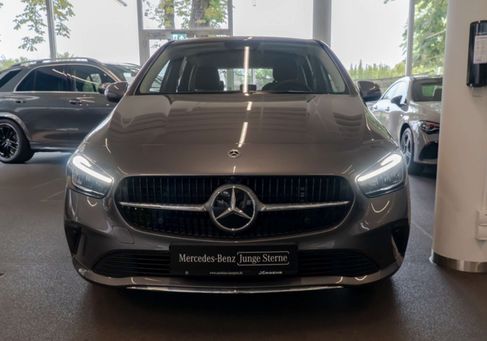 Mercedes-Benz B 180, 2025