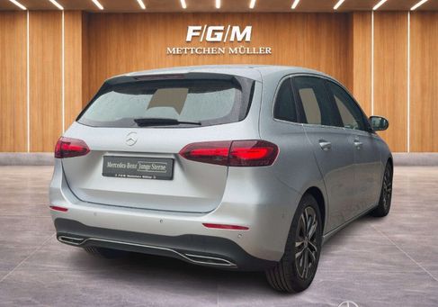 Mercedes-Benz B 180, 2025