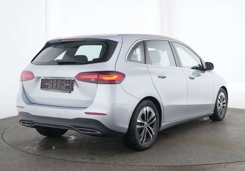 Mercedes-Benz B 180, 2025
