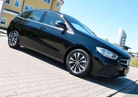Mercedes-Benz B 200, 2022