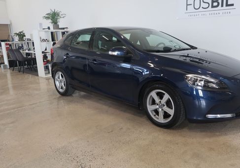 Volvo V40, 2015