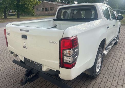 Mitsubishi L200, 2021