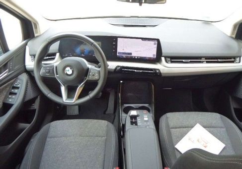 BMW 216, 2025 2