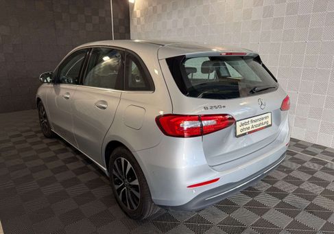 Mercedes-Benz B 250, 2022